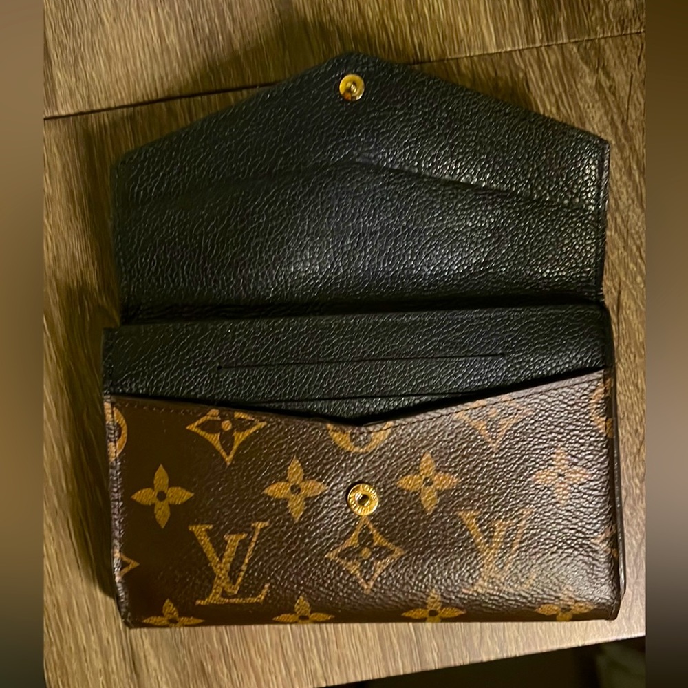 LV compact wallet BEAUTIFUL!